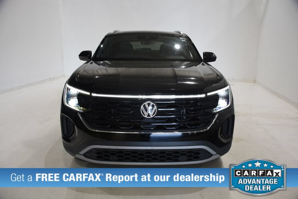 Used 2025 Volkswagen Atlas Cross Sport SE FWD image 2