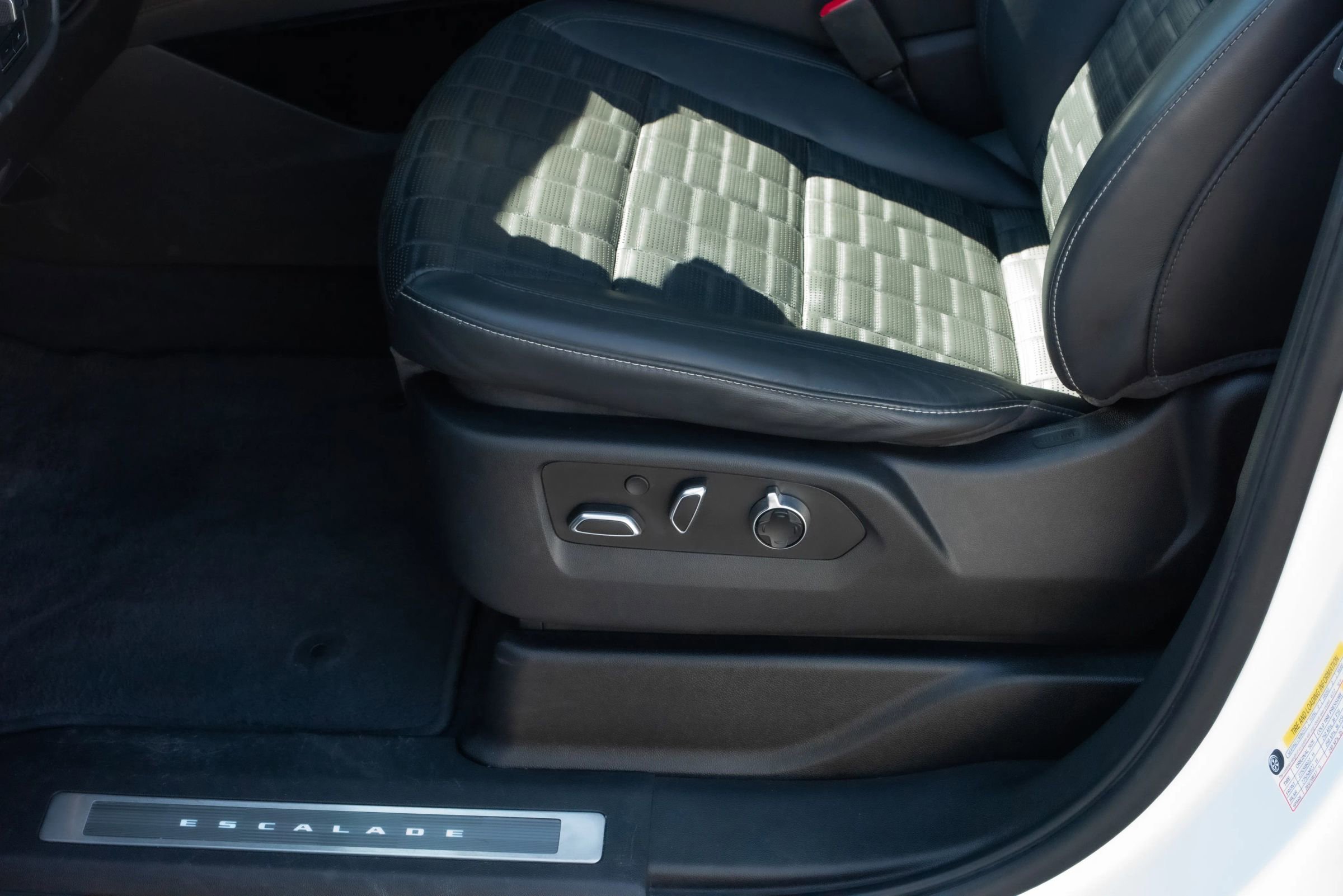 Used 2022 Cadillac Escalade ESV Sport Platinum image 31