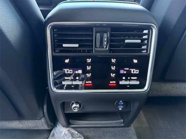 Used 2023 Porsche Cayenne Platinum Edition image 14