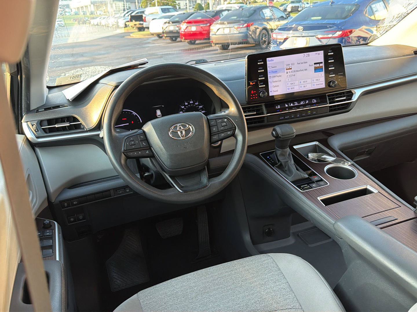 Used 2023 Toyota Sienna LE FWD image 15