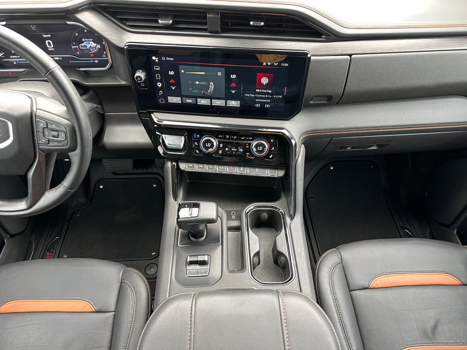 Used 2024 GMC Sierra 1500 AT4 w/ Technology Package AWD/4WD image 22