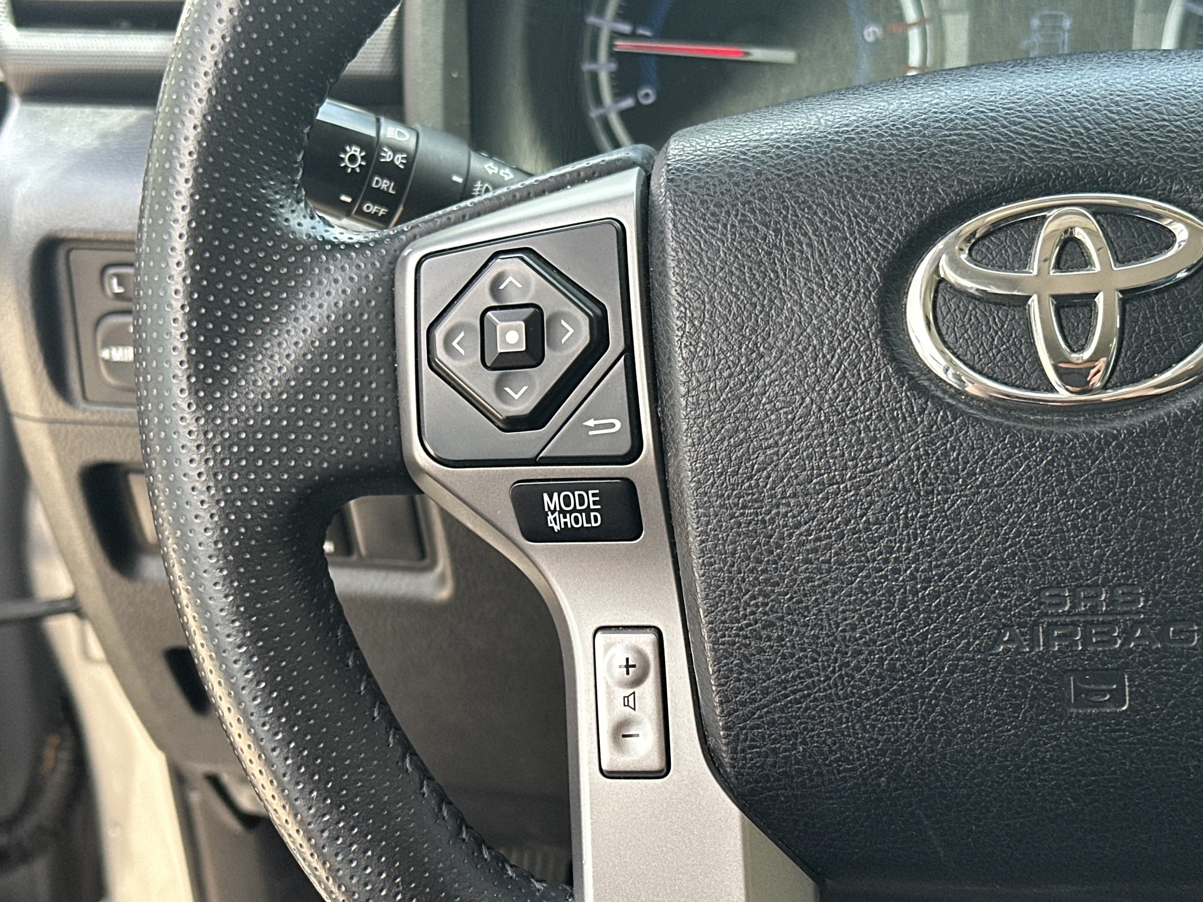 Used 2018 Toyota 4Runner SR5 AWD/4WD image 26