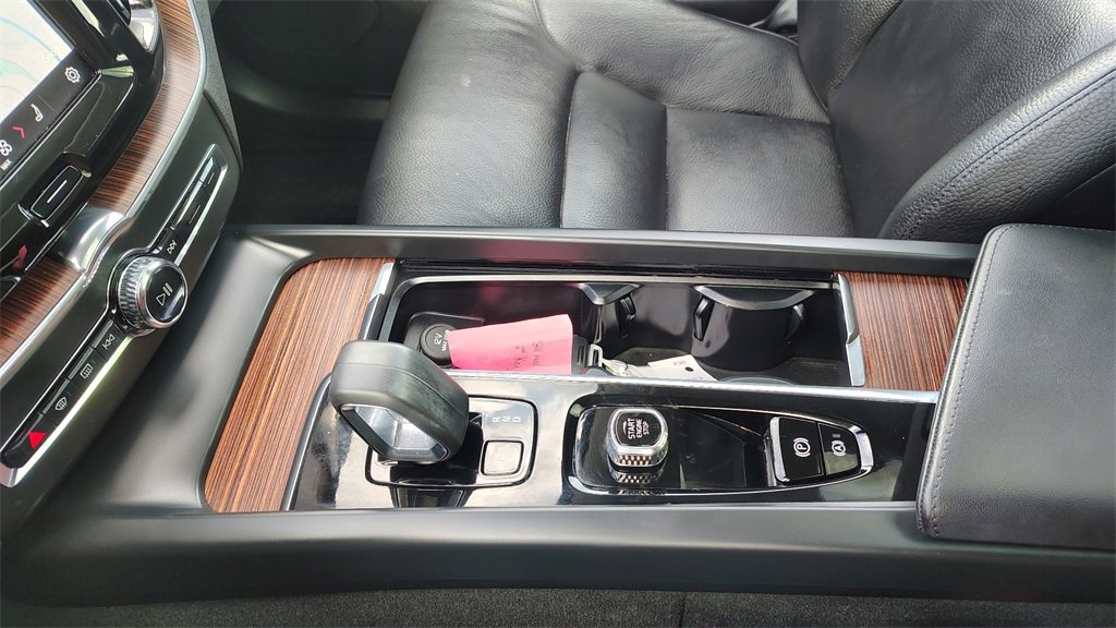 Certified 2024 Volvo XC60 B5 Plus w/ Protection Package Premier image 20