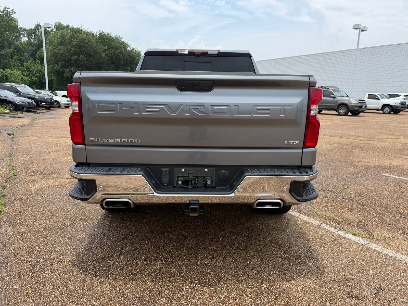 Used 2022 Chevrolet Silverado 1500 LTZ w/ LTZ Premium Package AWD/4WD image 15