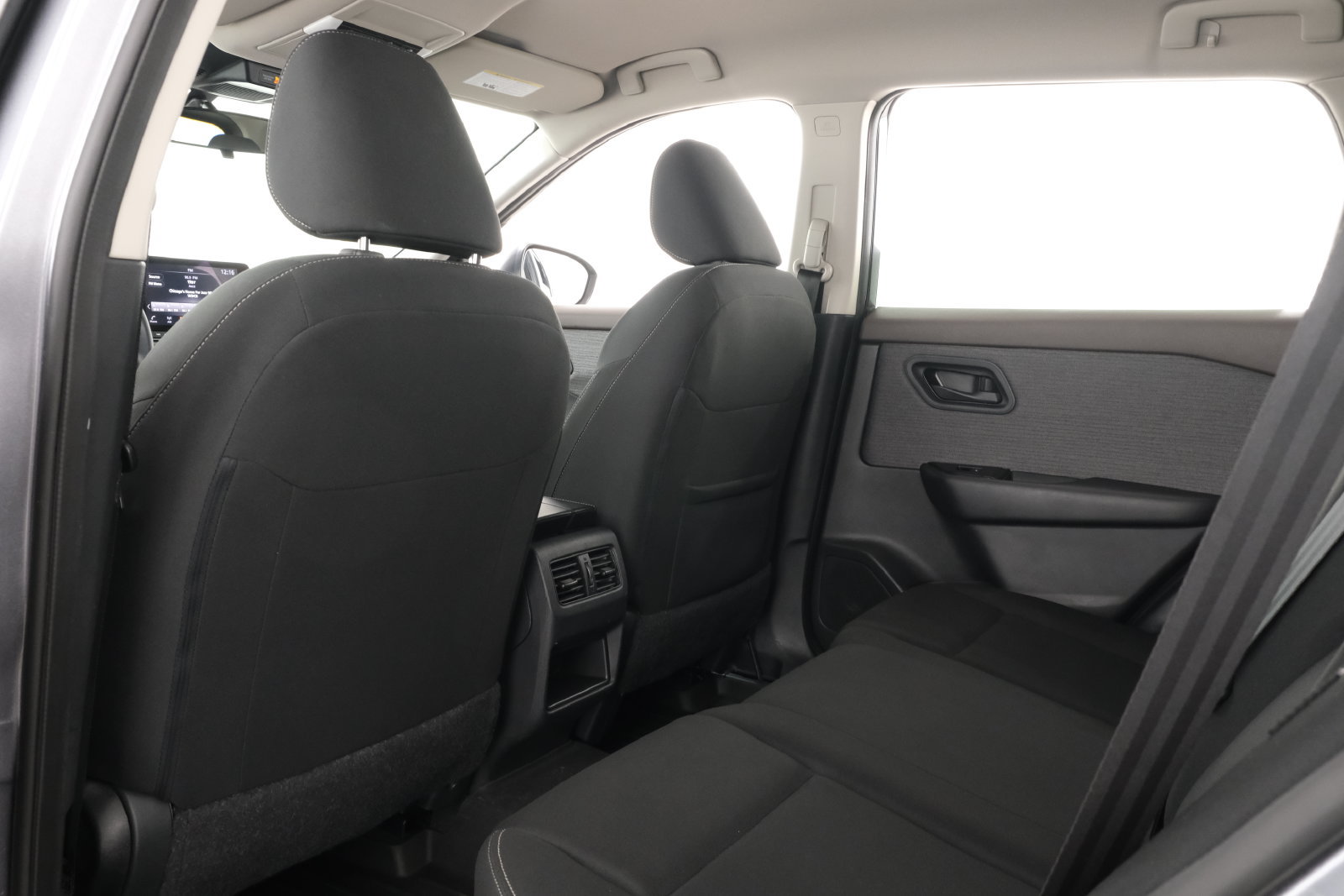 Used 2023 Nissan Rogue S AWD/4WD image 32