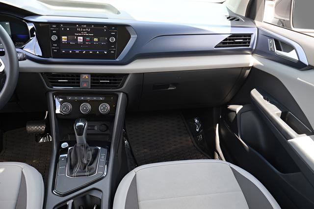 Certified 2023 Volkswagen Taos SE w/ Black Wheel Package FWD image 17