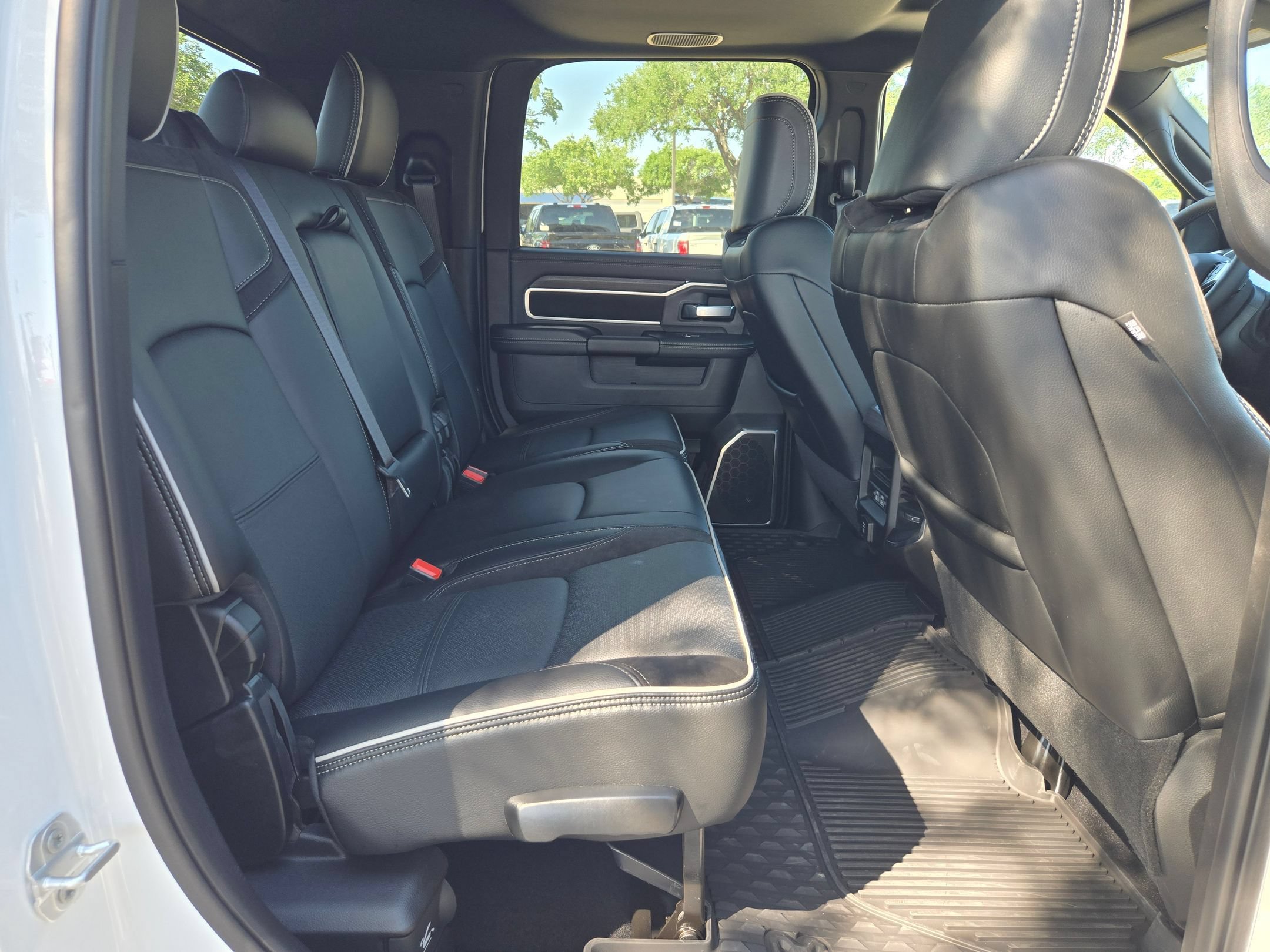 Used 2025 RAM 2500 Laramie AWD/4WD image 23