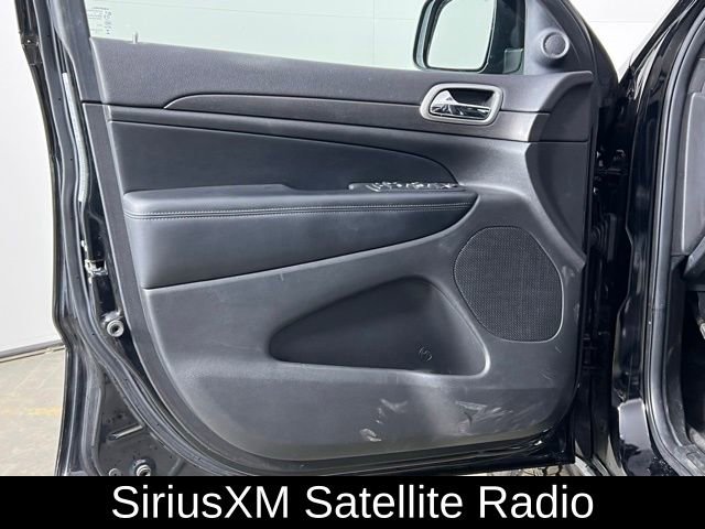 Used 2017 Jeep Grand Cherokee Altitude image 13