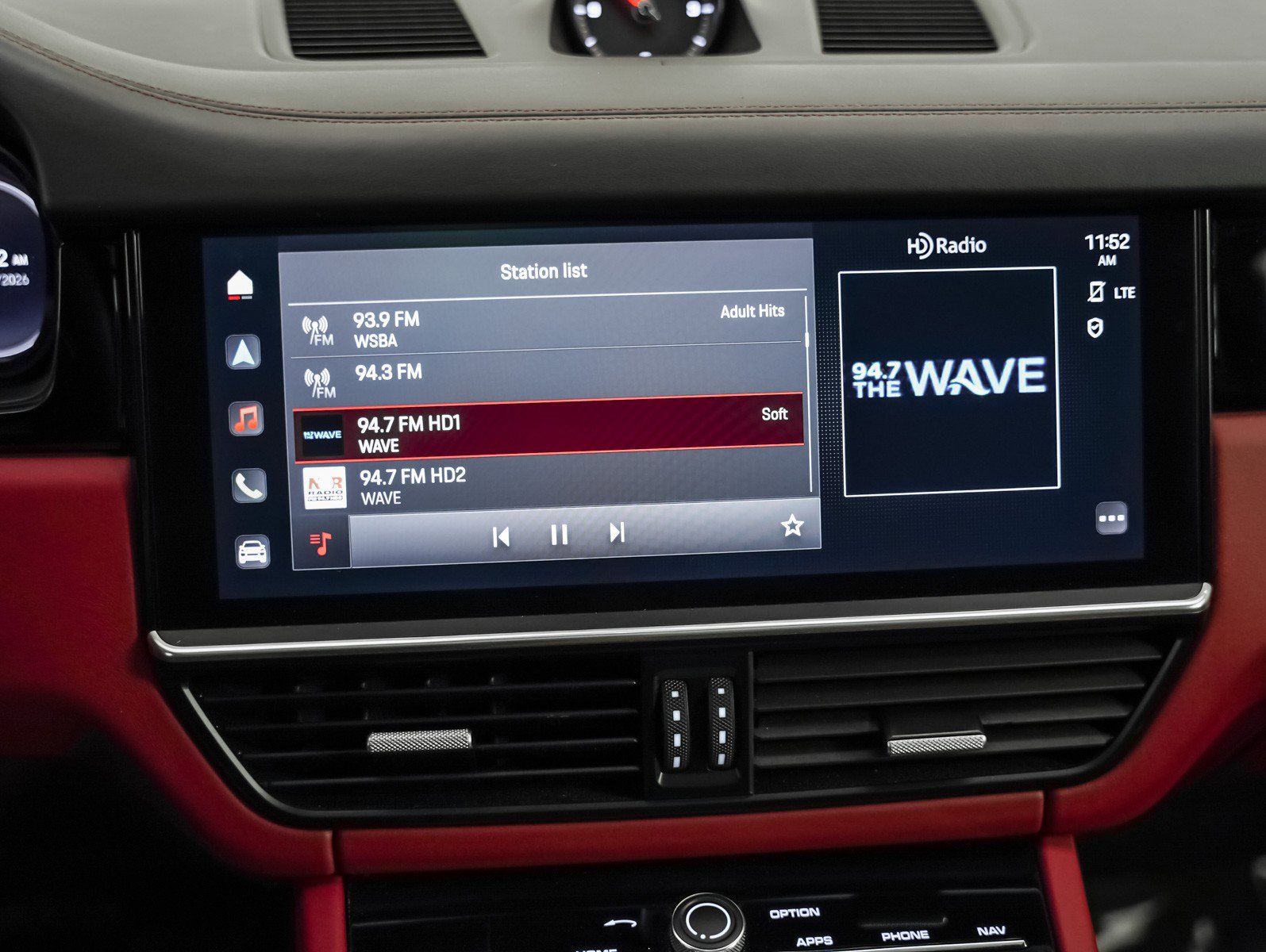 Certified 2022 Porsche Cayenne Platinum Edition w/ Premium Package Plus image 23