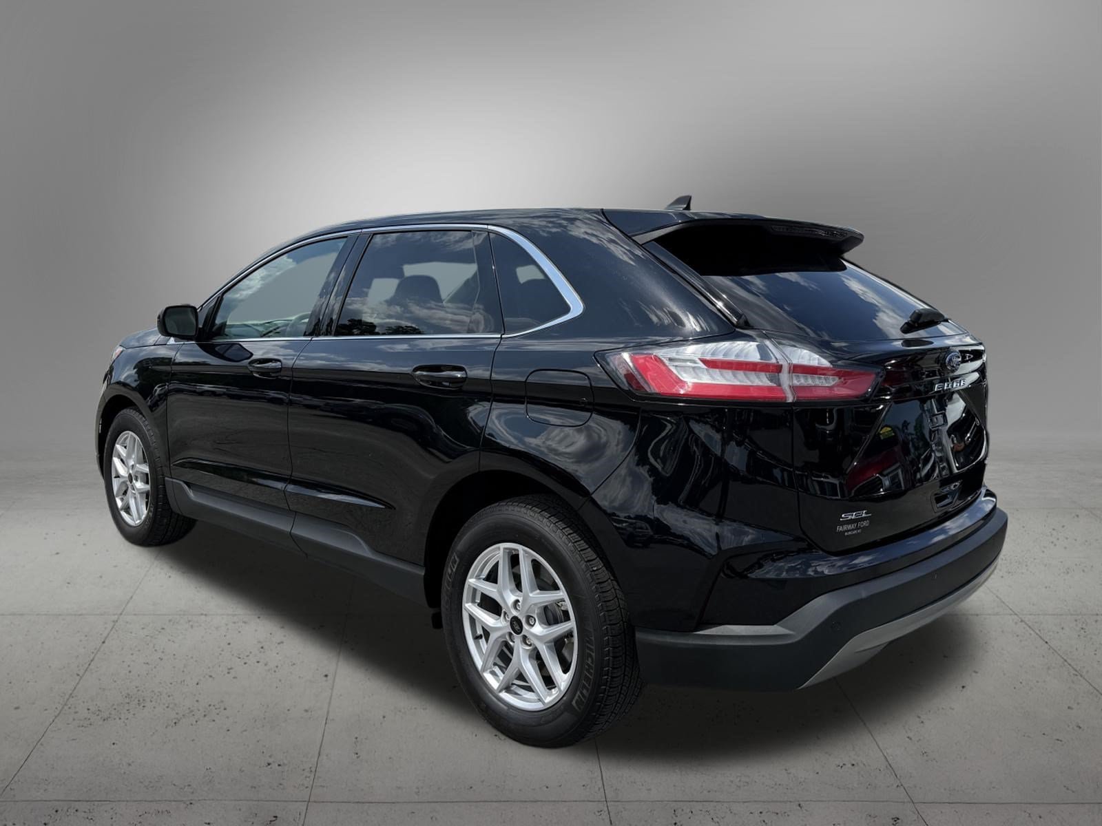 Used 2023 Ford Edge SEL w/ Convenience Package AWD/4WD image 3