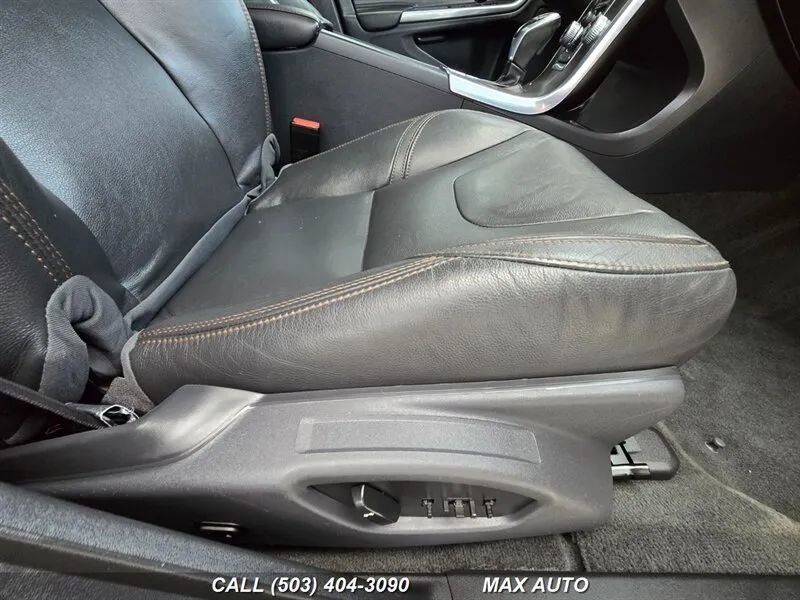 Used 2016 Volvo V60 T5 Cross Country w/ Convenience Package image 21