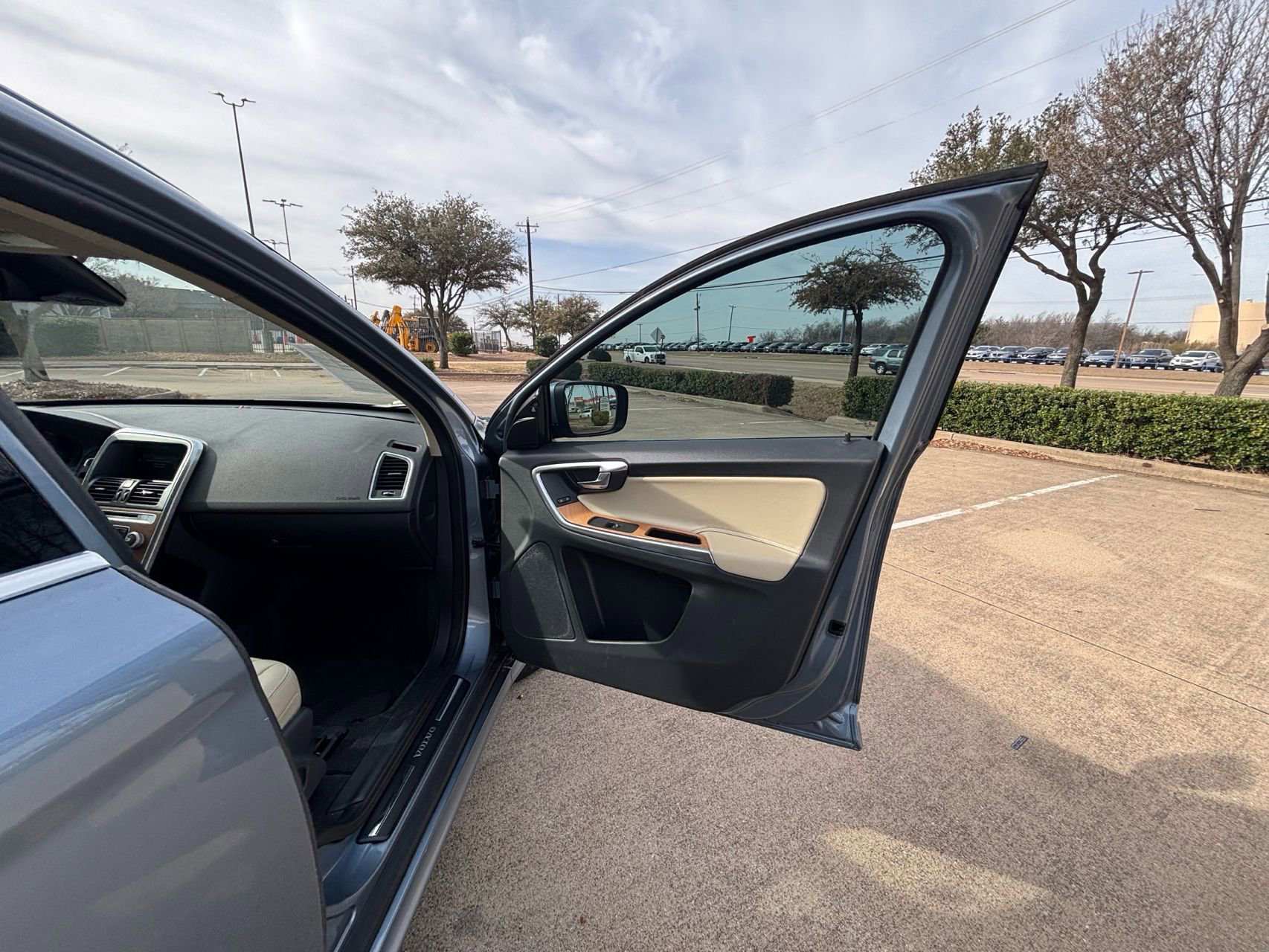 Used 2017 Volvo XC60 T5 Inscription w/ Preferred Option Package image 18