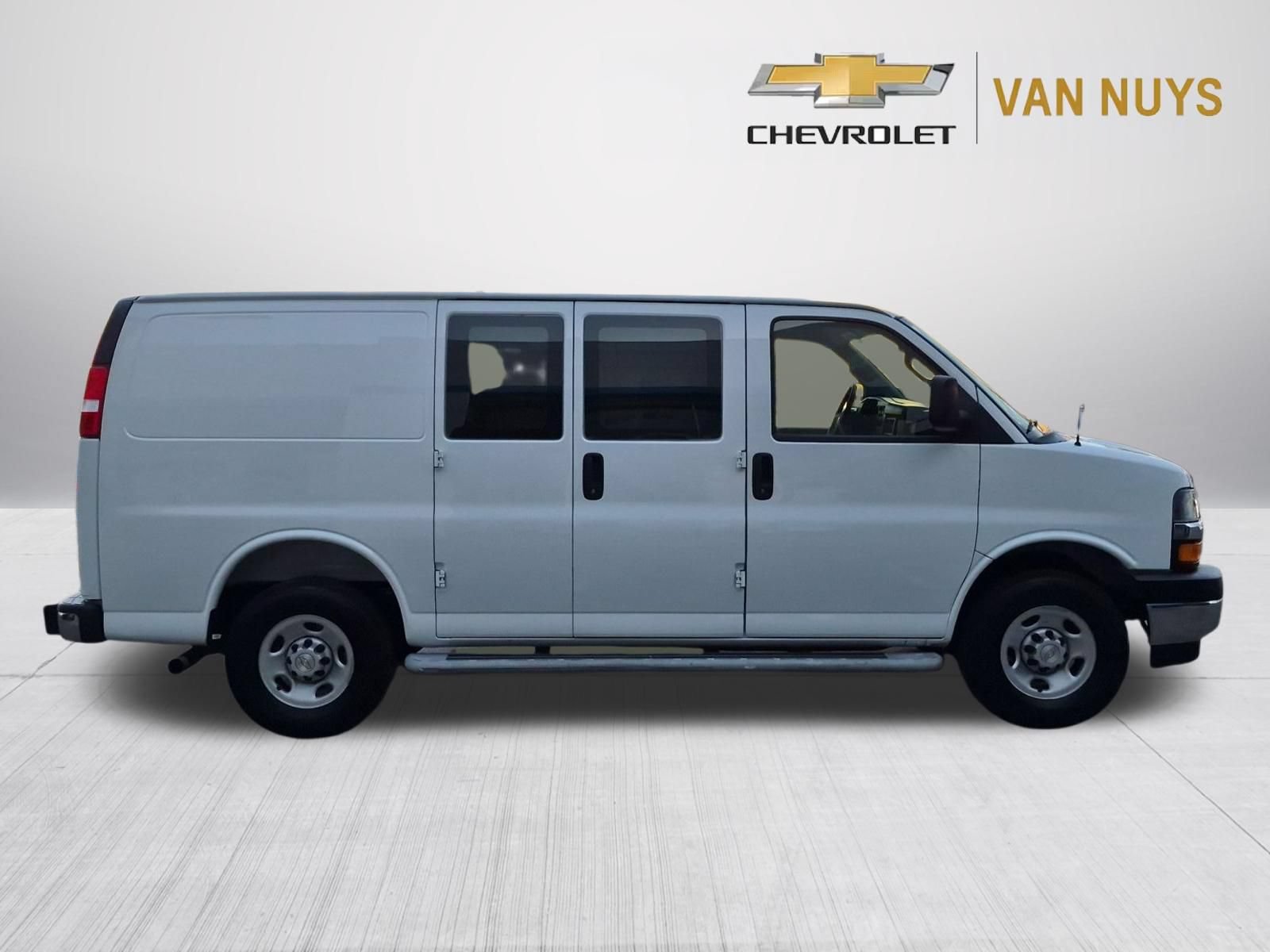 Used 2025 Chevrolet Express 2500 w/ Driver Convenience Package RWD image 4