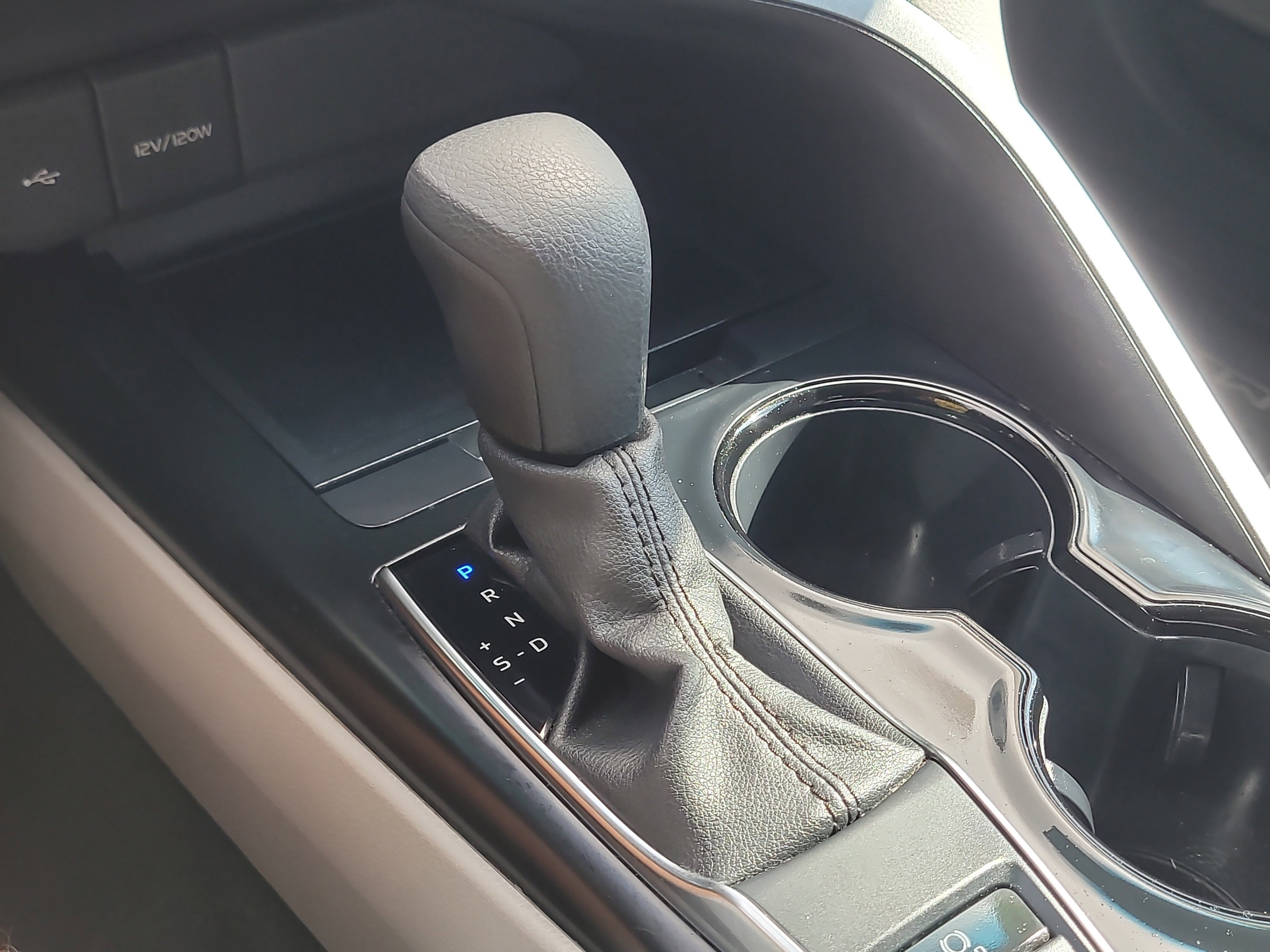 Used 2020 Toyota Camry LE image 23