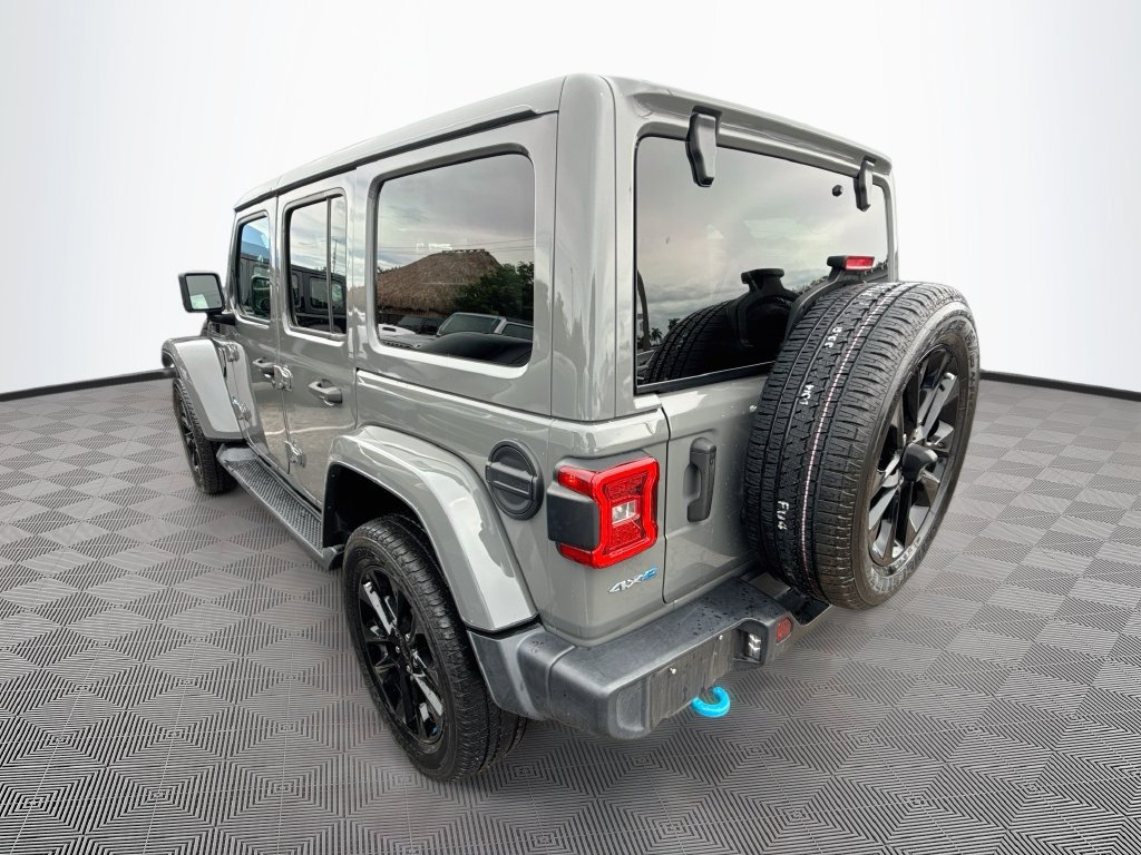 Used 2022 Jeep Wrangler Unlimited Sahara w/ Cold Weather Group AWD/4WD image 7