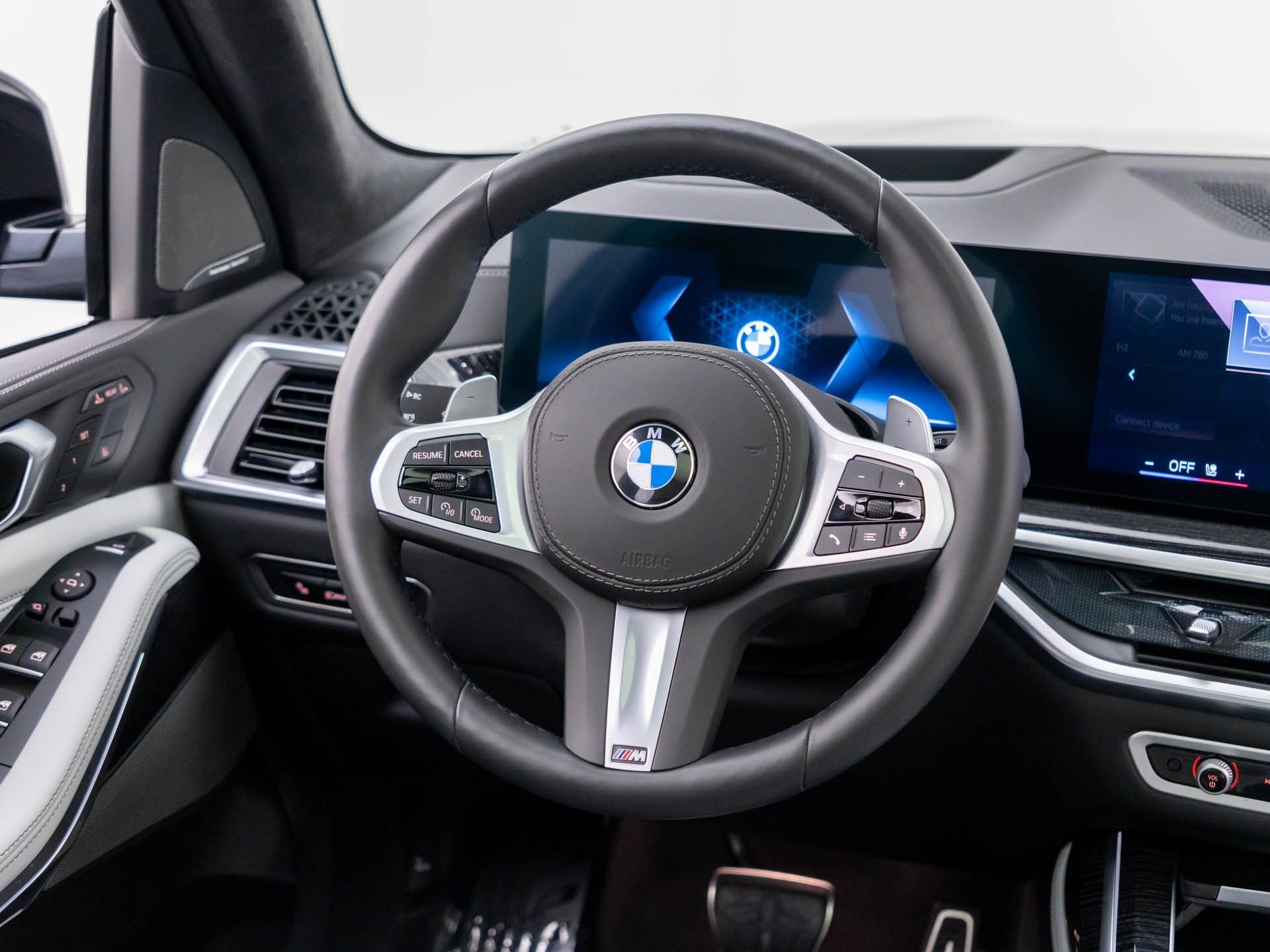 Certified 2026 BMW X7 xDrive40i w/ M Sport Package AWD/4WD image 11