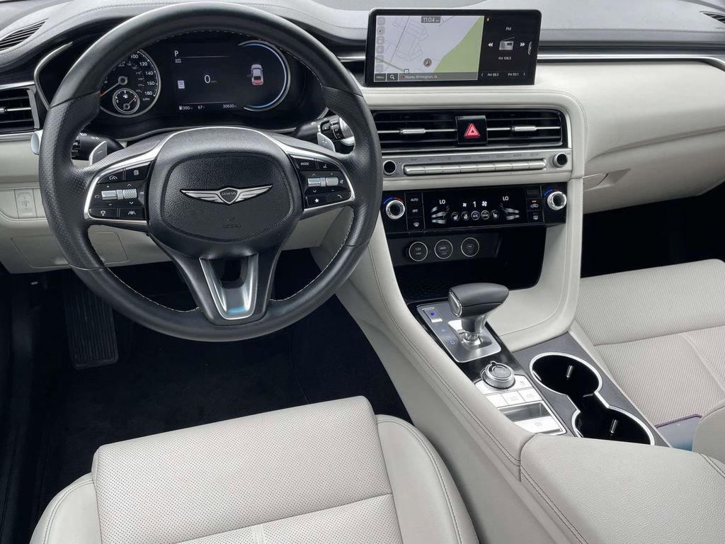 Used 2025 Genesis G70 2.5T image 9