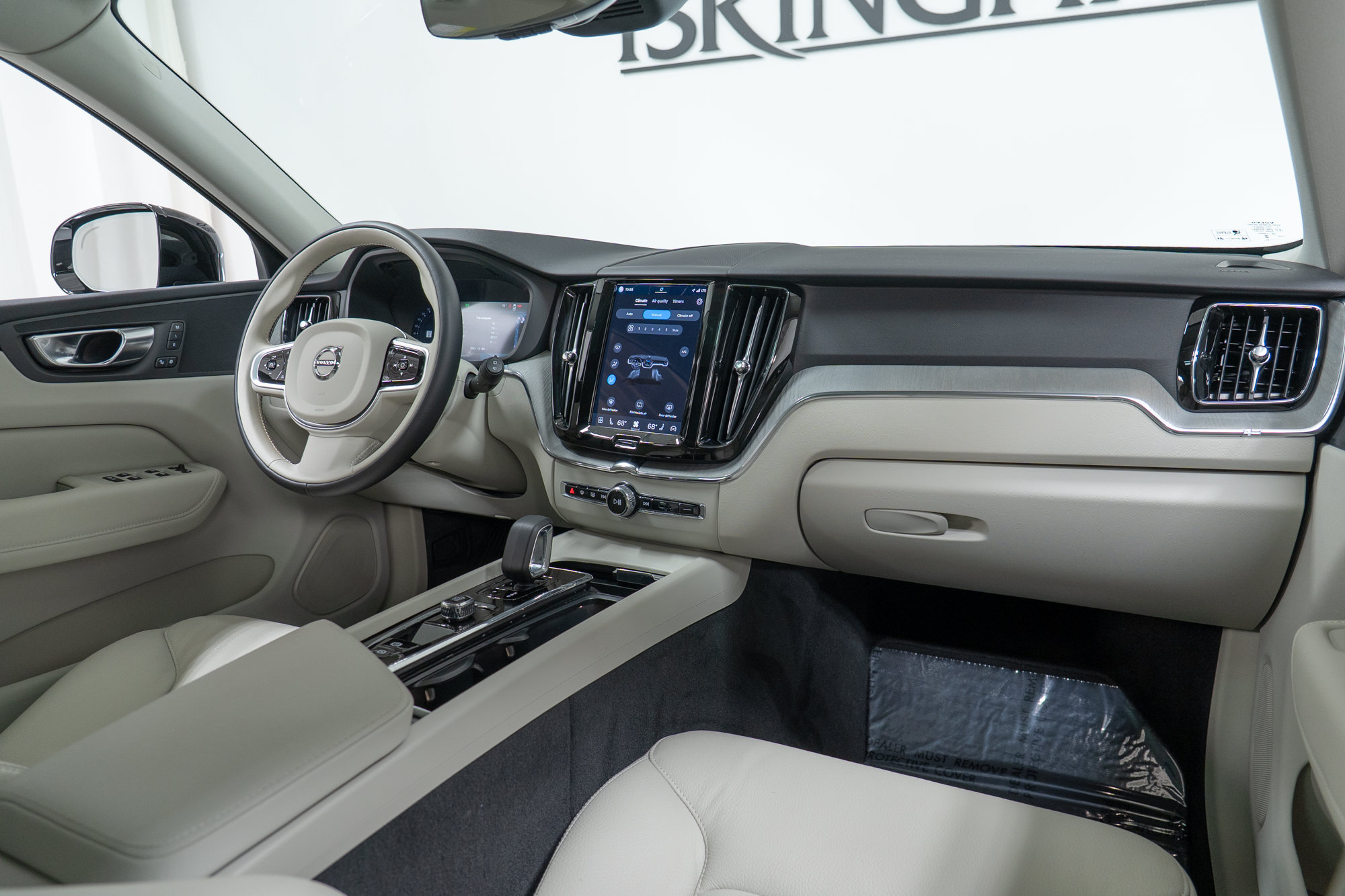Certified 2025 Volvo XC60 B5 Plus AWD/4WD image 14