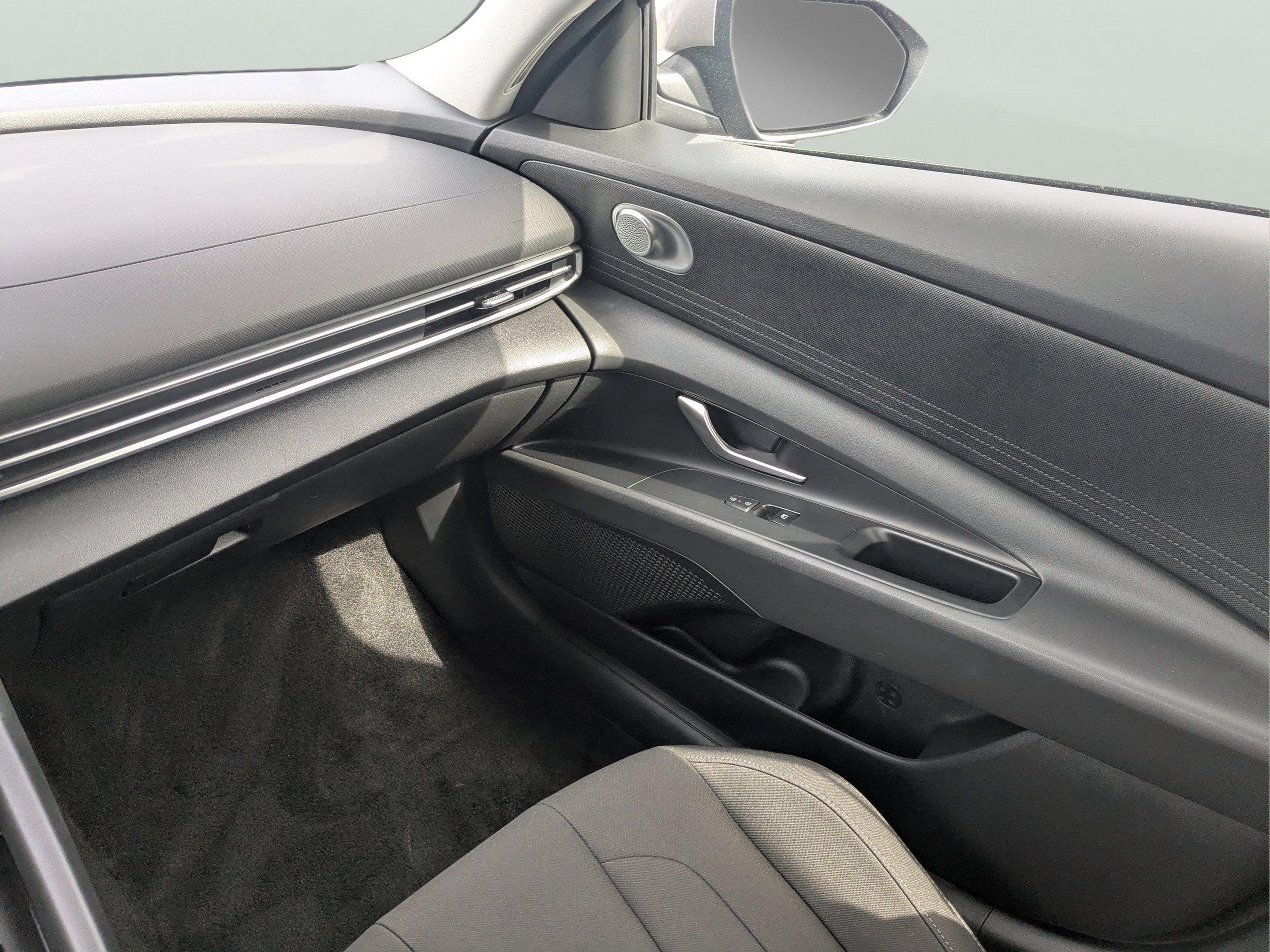 Used 2025 Hyundai Elantra Hybrid FWD image 13
