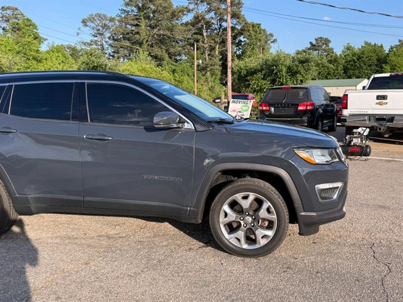 Used 2018 Jeep Compass Limited w/ Safe & Security Group AWD/4WD image 17