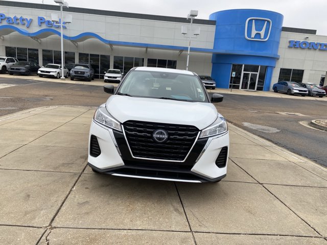 Used 2022 Nissan Kicks S image 3