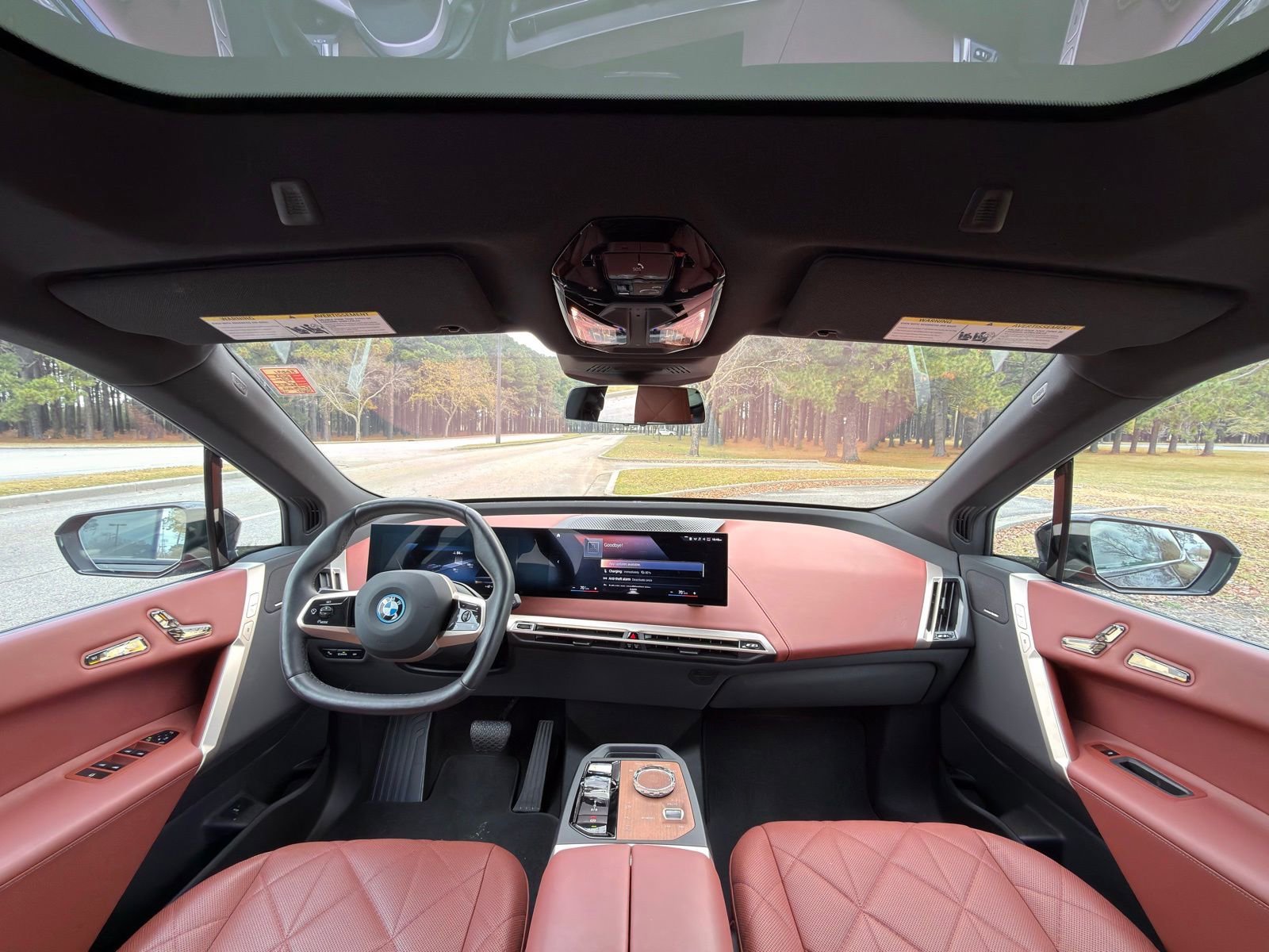 Used 2023 BMW iX xDrive50 w/ Premium Package image 2