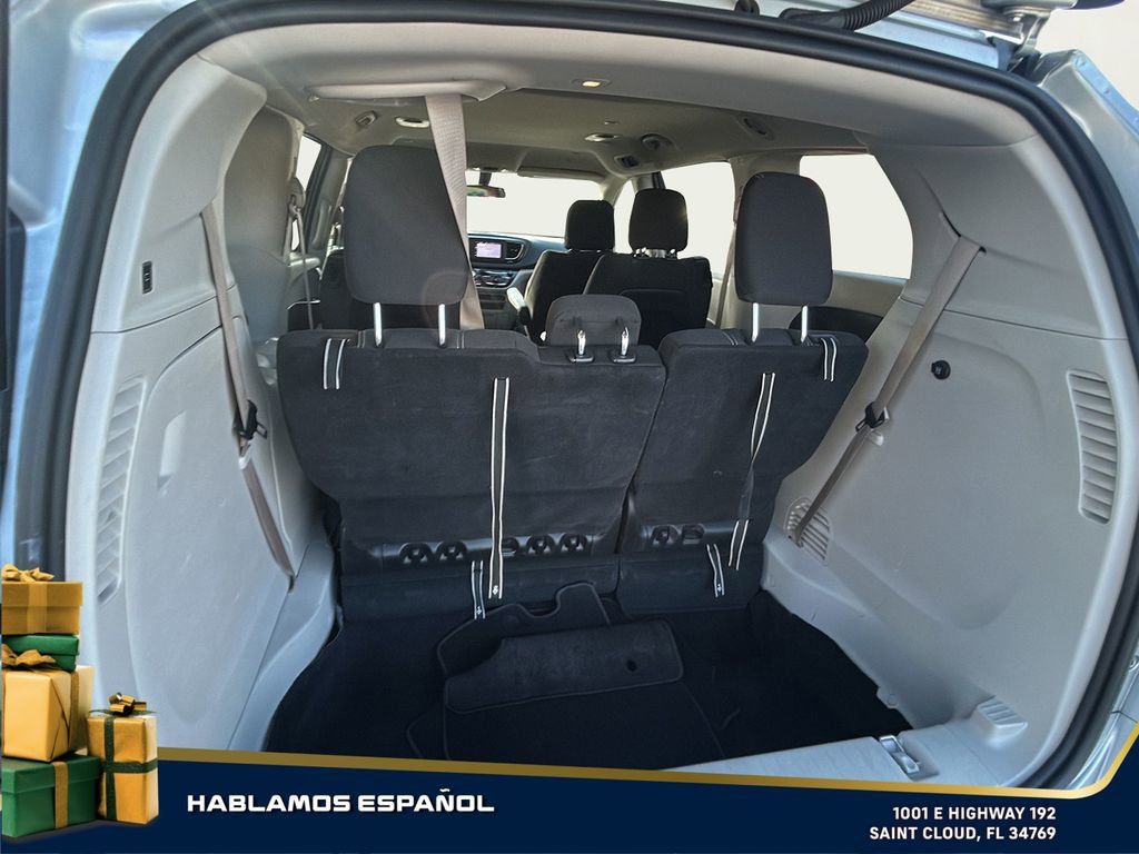 Used 2022 Chrysler Voyager LX image 30