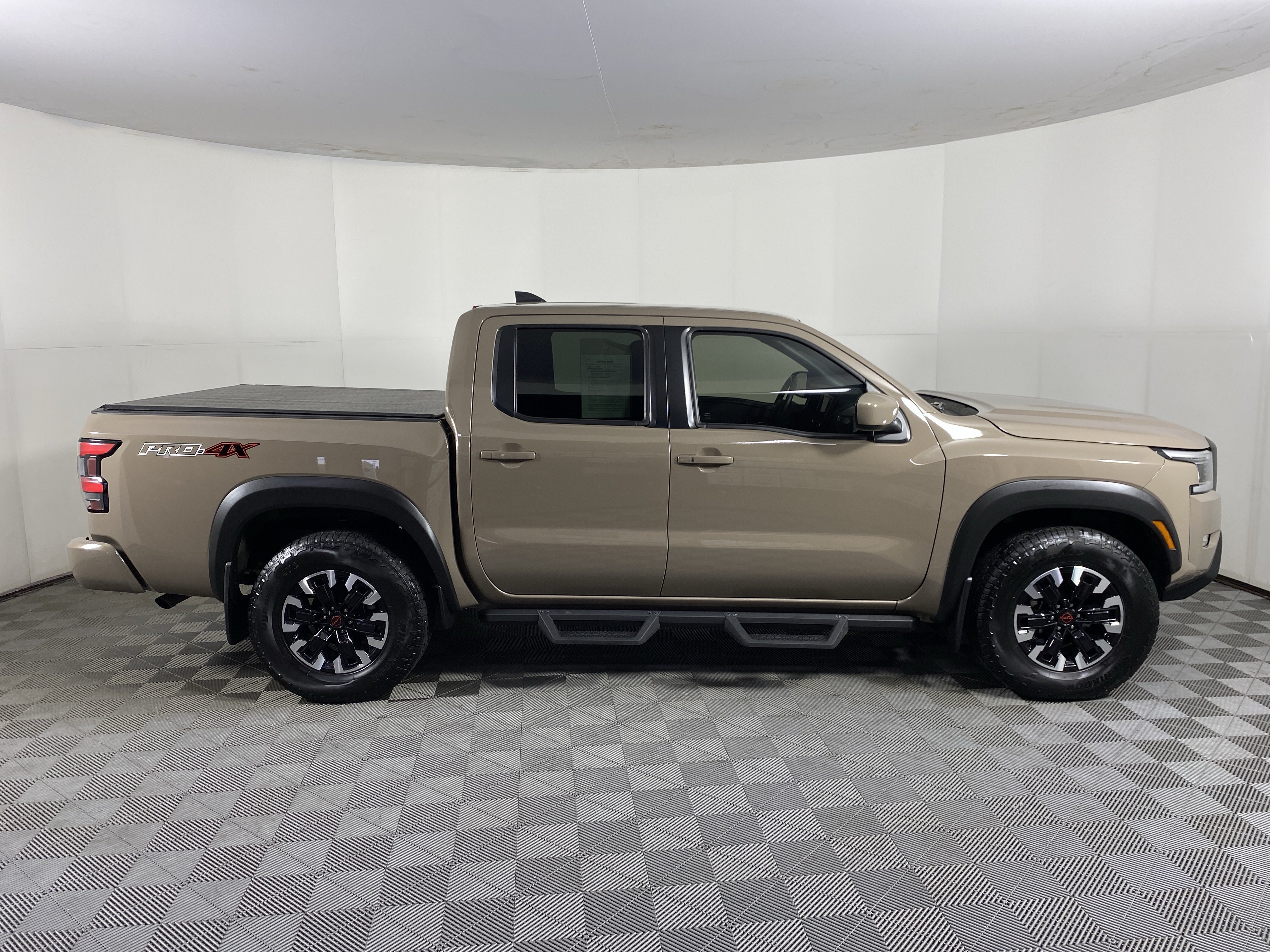 Used 2023 Nissan Frontier PRO-4X w/ Technology Package AWD/4WD image 6