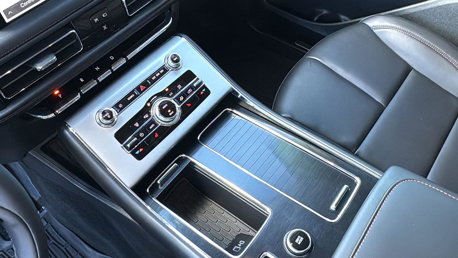 Used 2023 Lincoln Aviator 2WD w/ Class IV Trailer Tow Package image 17