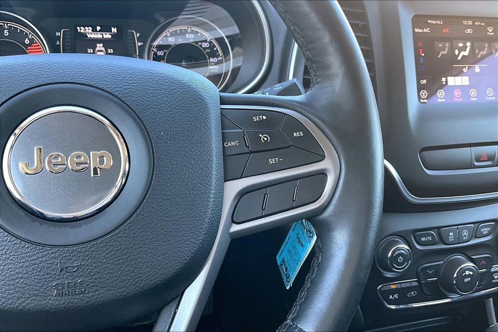 Used 2019 Jeep Cherokee Latitude w/ Cold Weather Group AWD/4WD image 18