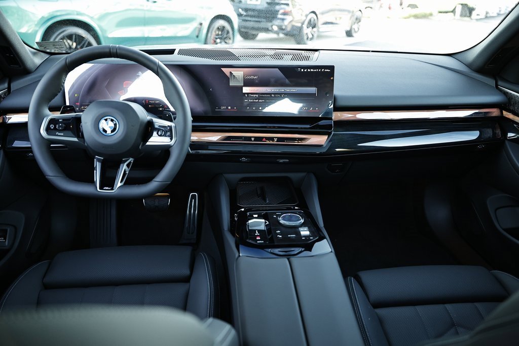 New 2026 BMW 550e xDrive w/ Premium Package image 27