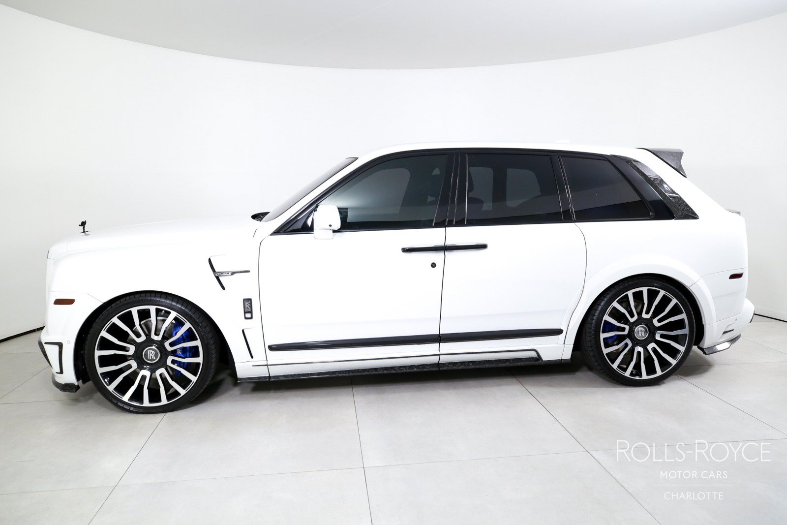 Used 2024 Rolls-Royce Cullinan AWD/4WD image 3