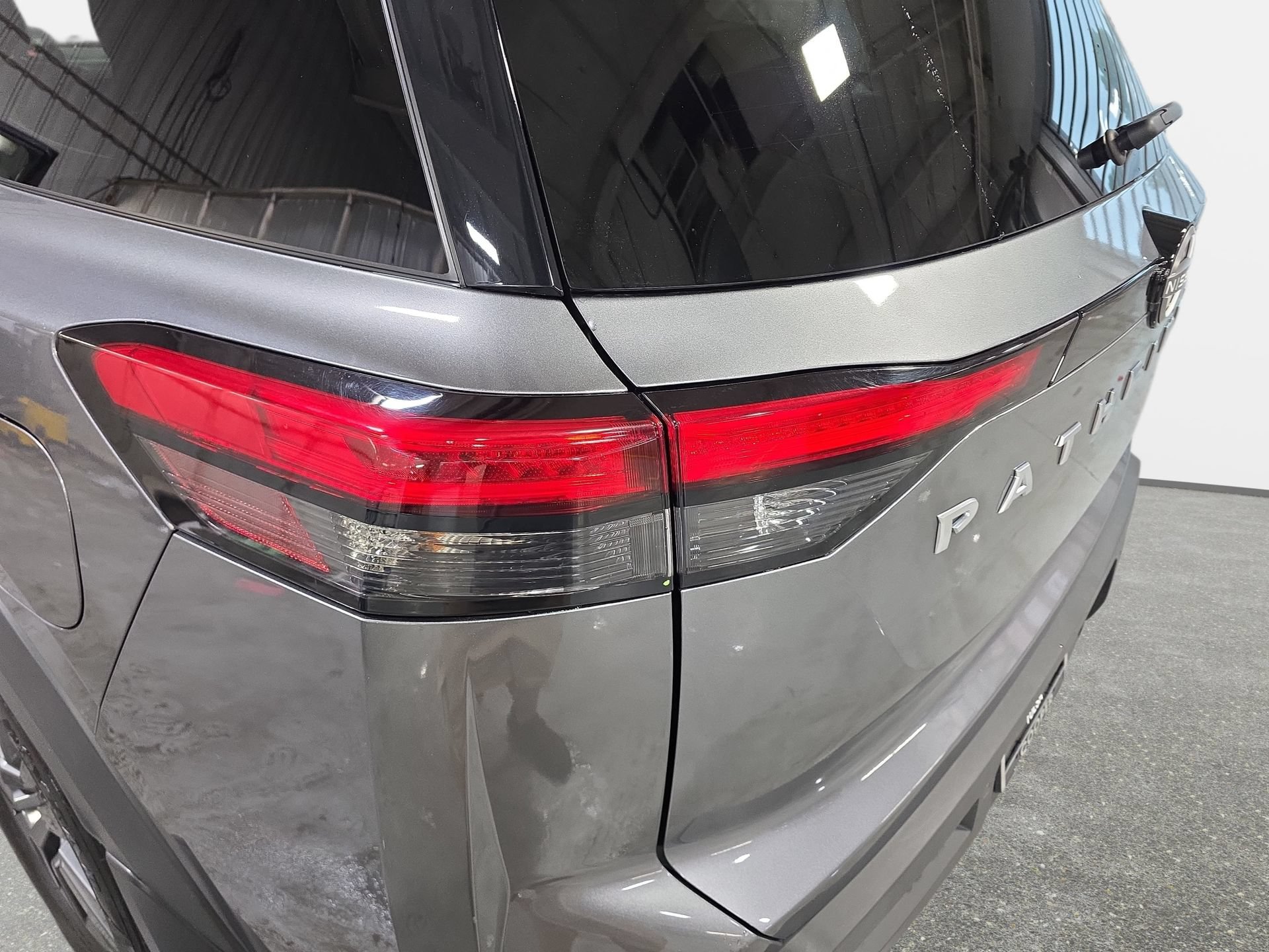Used 2023 Nissan Pathfinder S AWD/4WD image 31