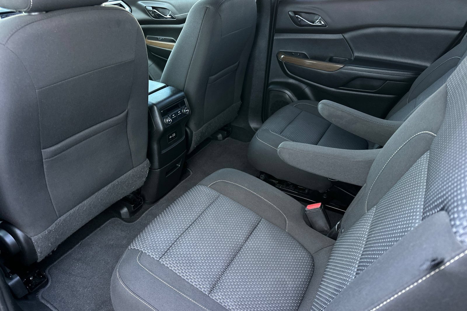 Certified 2021 GMC Acadia SLE w/ LPO, Cargo Package FWD image 14