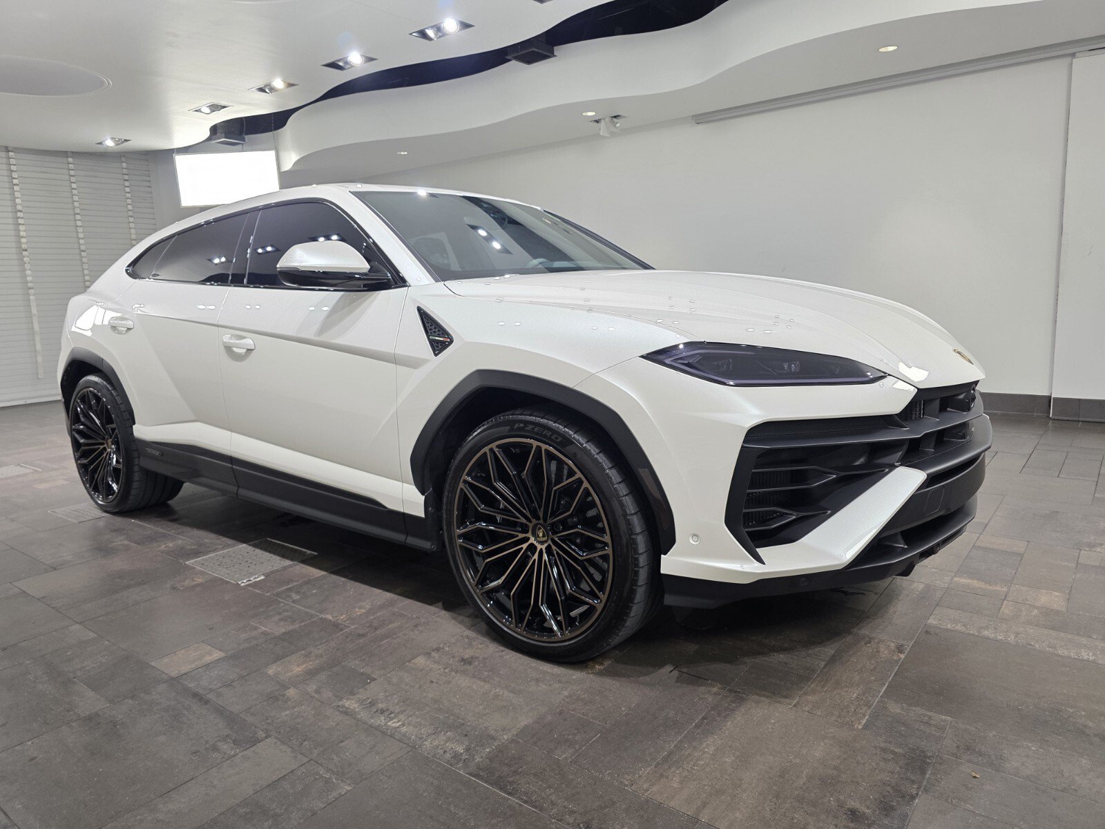 Used 2026 Lamborghini Urus SE AWD/4WD image 26