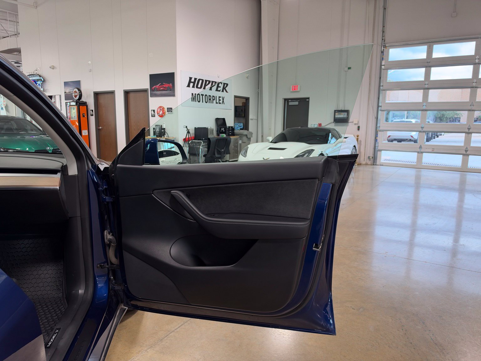 Used 2022 Tesla Model Y Long Range AWD/4WD image 37