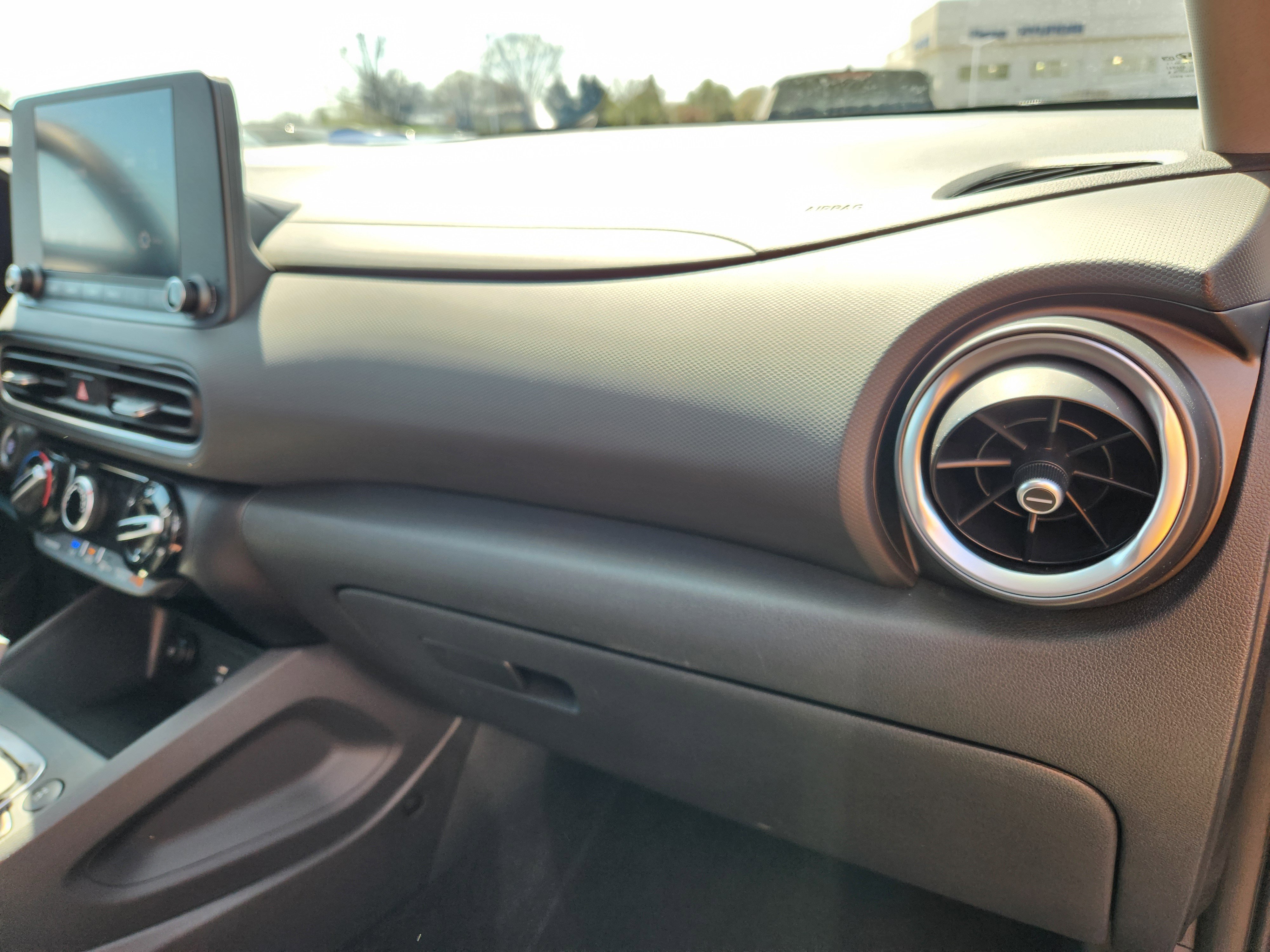 Certified 2023 Hyundai Kona SEL AWD/4WD image 17