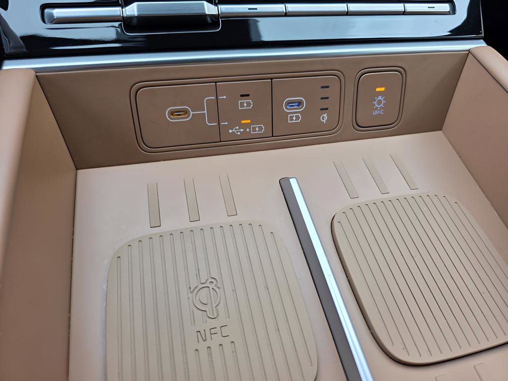 Used 2024 Hyundai Santa Fe Limited image 36