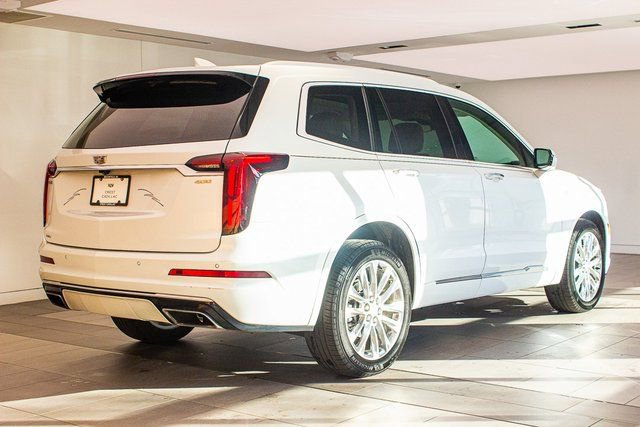 Used 2022 Cadillac XT6 Premium Luxury image 6