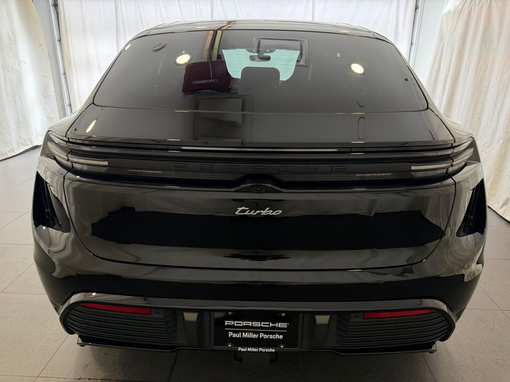 Certified 2025 Porsche Macan Turbo Electric AWD/4WD image 8