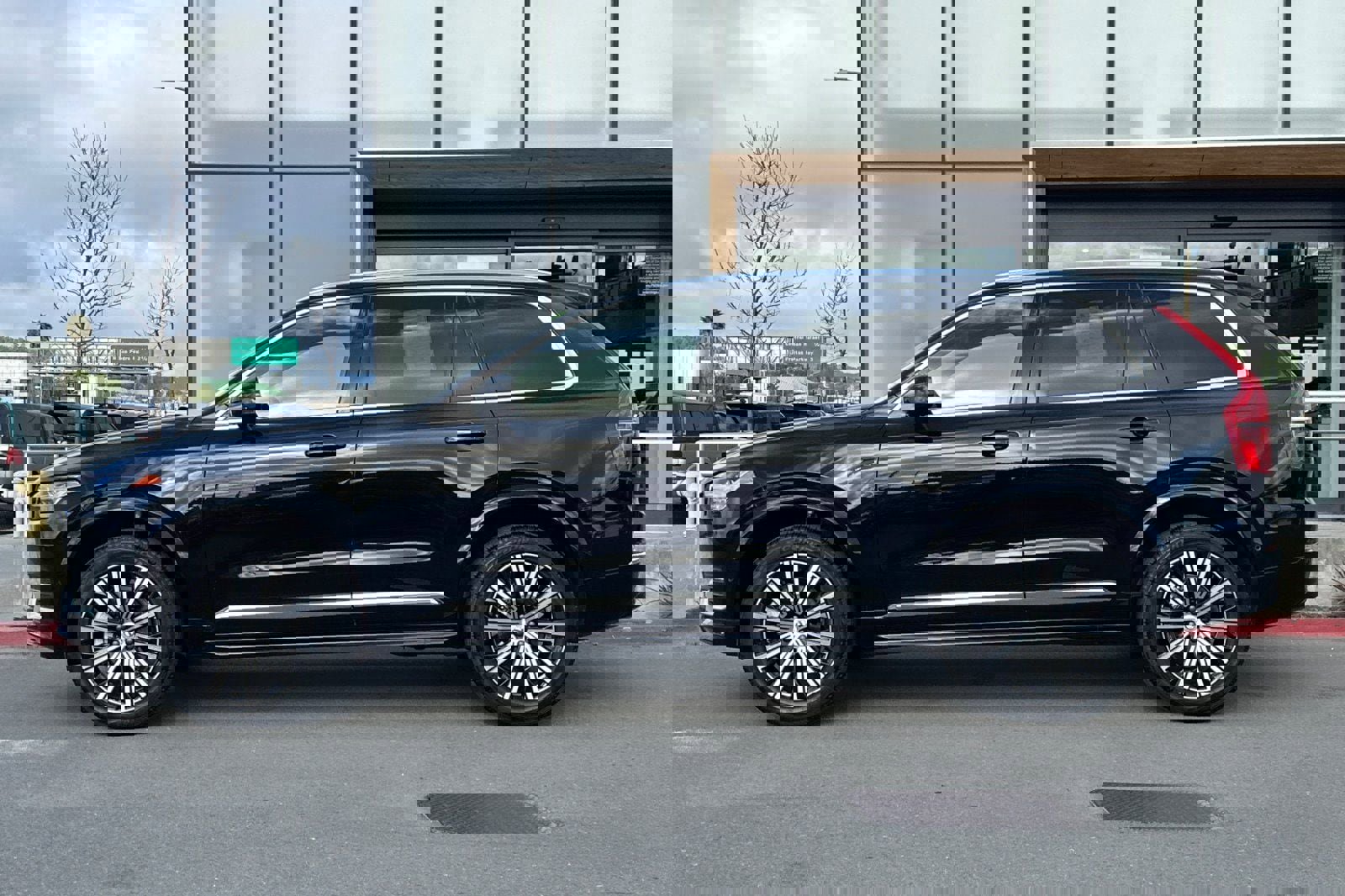 Certified 2025 Volvo XC90 B6 Plus image 6