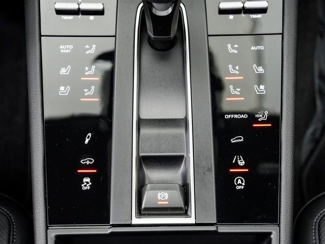 Certified 2023 Porsche Macan Turbo image 21