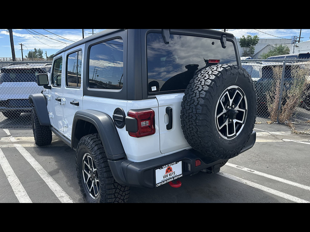 Used 2025 Jeep Wrangler Unlimited Rubicon AWD/4WD image 2