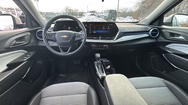 Used 2024 Chevrolet Trax LT image 8