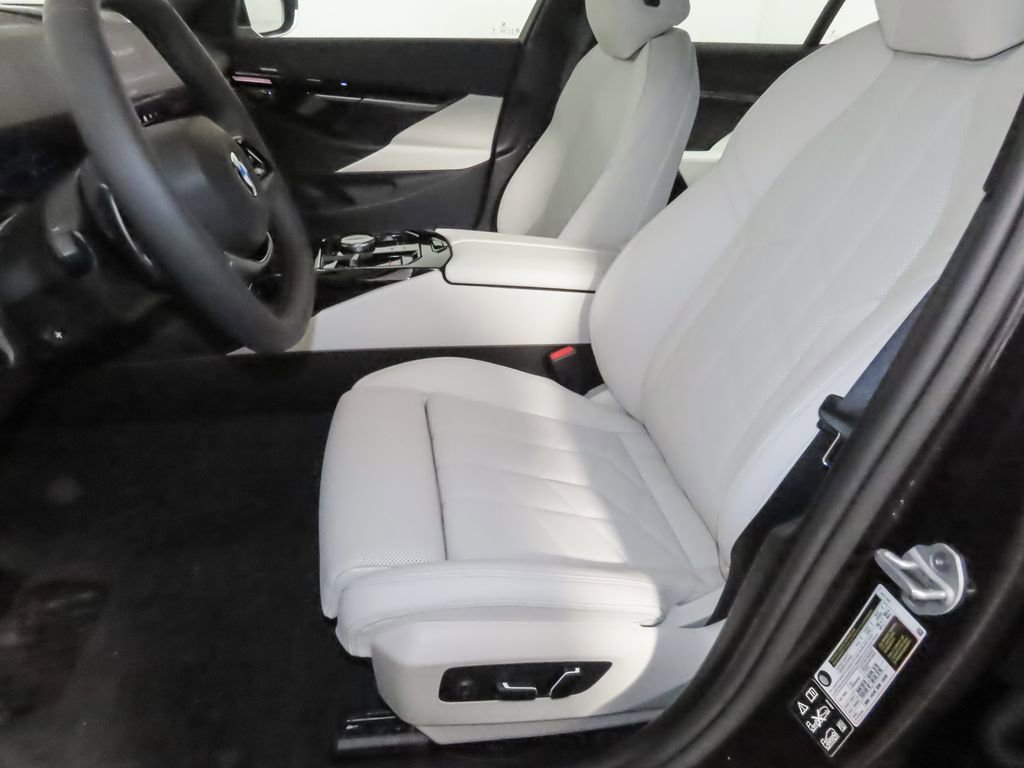 Used 2025 BMW 530i xDrive w/ Premium Package AWD/4WD image 13