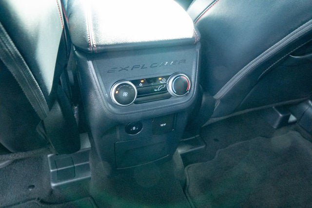 Used 2025 Ford Explorer ST-Line AWD/4WD image 32