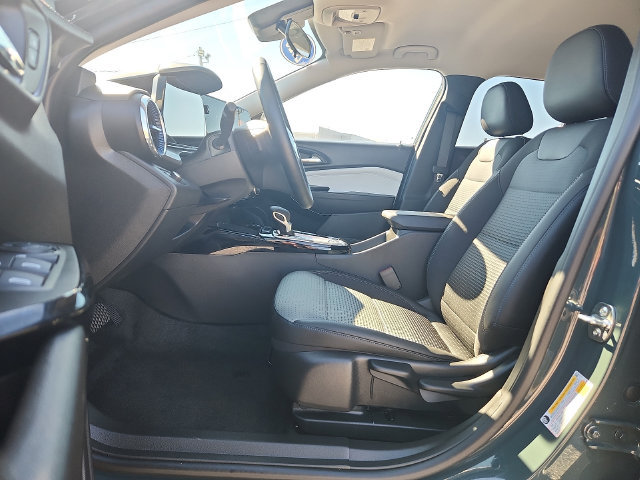 Used 2026 Chevrolet Trax LT w/ LT Convenience Package FWD image 9