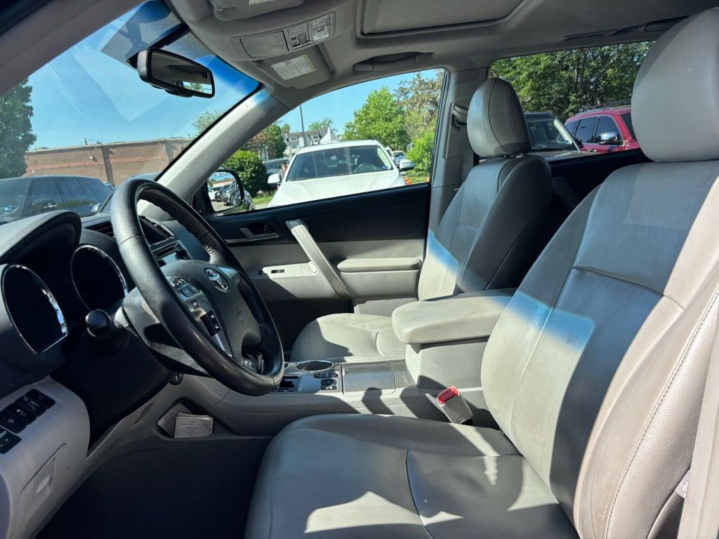 Used 2013 Toyota Highlander SE AWD/4WD image 8