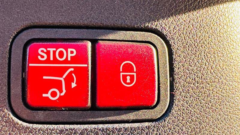 Used 2014 Mercedes-Benz GL 550 4MATIC image 17