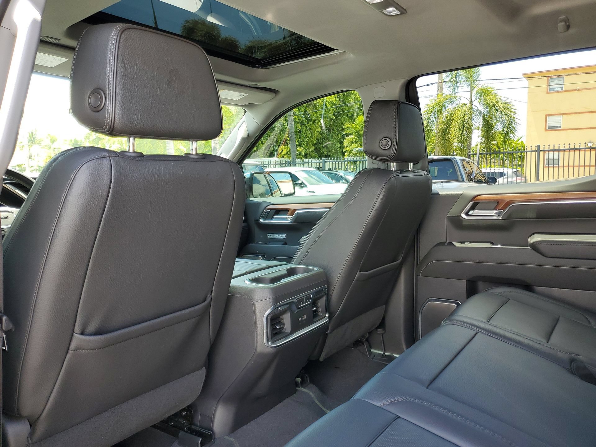 Used 2023 GMC Sierra 1500 Denali w/ Denali Reserve Package AWD/4WD image 10